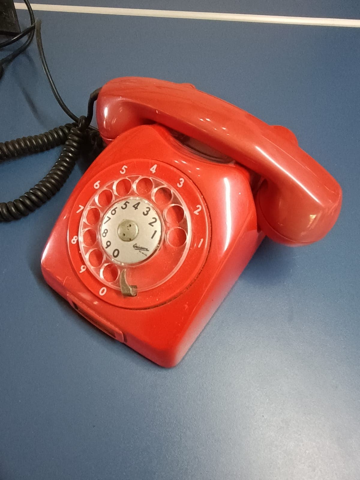 telefone de disco rotativo vermelho